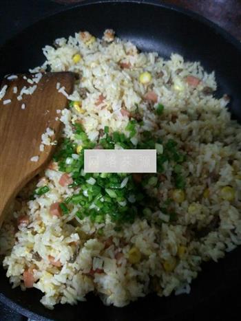 牛肉虾仁火腿蛋炒饭的做法步骤16