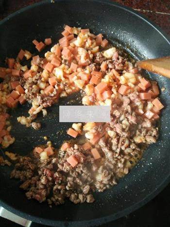 牛肉虾仁火腿蛋炒饭的做法步骤8
