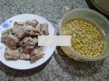 黄豆排骨汤的做法步骤1