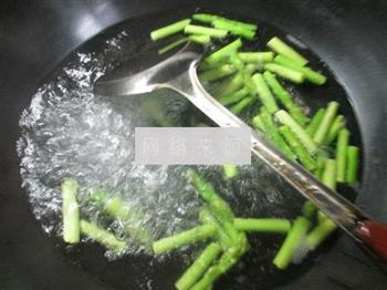 榨菜丝芦笋炒鹅胗的做法步骤2