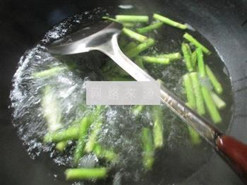 榨菜肉丝炒芦笋的做法步骤2
