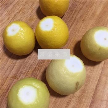 老冰糖炖柠檬的做法图解1