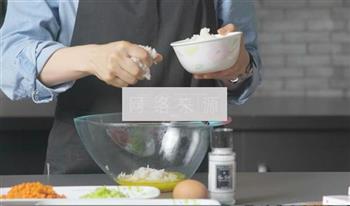 桃胶糖水配香炒米饭的做法步骤4