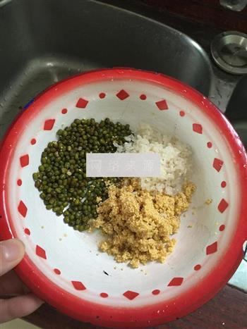 绿豆小米粥的做法步骤1