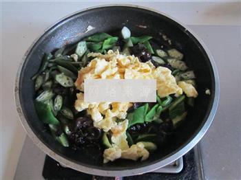 秋葵木耳炒鸡蛋的做法步骤8