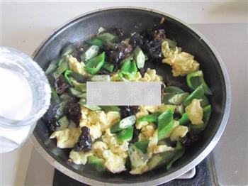 秋葵木耳炒鸡蛋的做法步骤9