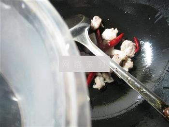 五花肉金针菇炖扁豆的做法步骤3