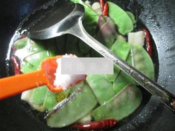 五花肉金针菇炖扁豆的做法步骤9