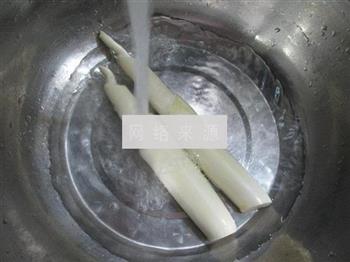 咸肉蒿菜炒茭白的做法图解2