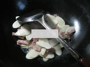 咸肉蒿菜炒茭白的做法图解4