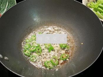 猪颈肉炒豇豆的做法步骤3