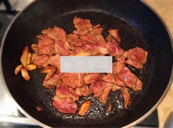 大蒜炒肉的做法步骤3