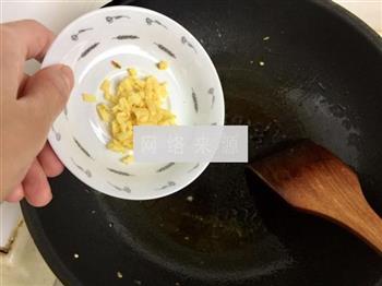 韭菜木耳炒豆干的做法步骤4