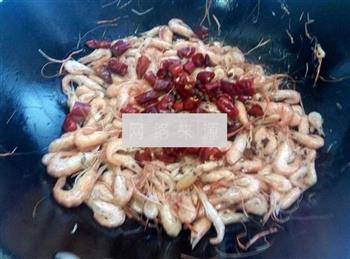 超级简单的小炒河虾的做法步骤2