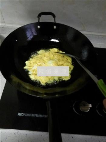木耳胡萝卜炒鸡蛋的做法步骤4