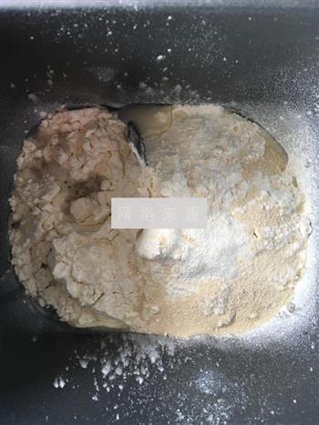 培根香葱面包的做法步骤1