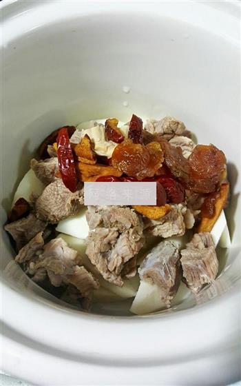 桃胶淮山炖羊肉的做法步骤3