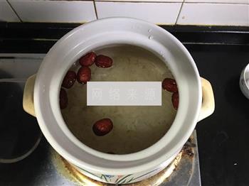 红枣枸杞银耳汤的做法步骤3