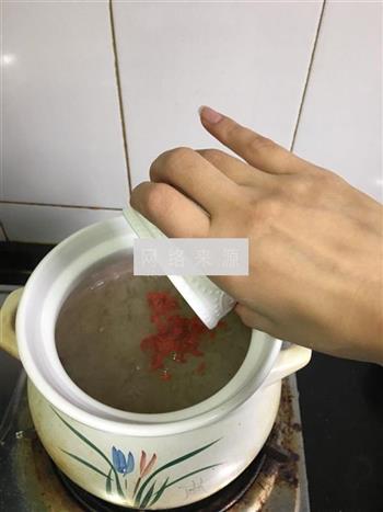 红枣枸杞银耳汤的做法步骤6