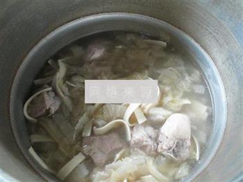 千张酸菜排骨汤的做法步骤10