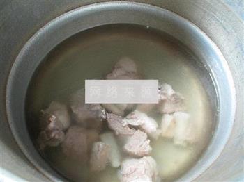 千张酸菜排骨汤的做法步骤6
