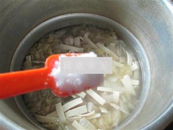 千张酸菜排骨汤的做法步骤8