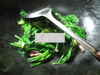 咸肉炒菠菜的做法步骤4