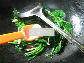 咸肉炒菠菜的做法步骤5