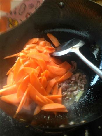 胡萝卜炒肉的做法步骤4