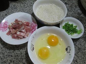 鸡蛋咸肉大米粥的做法图解1