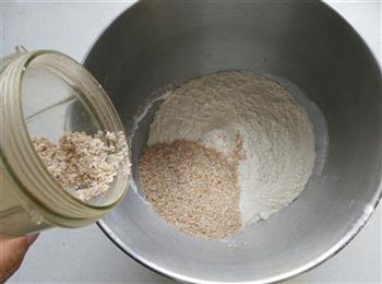 低脂麦麸紫薯面包的做法步骤1