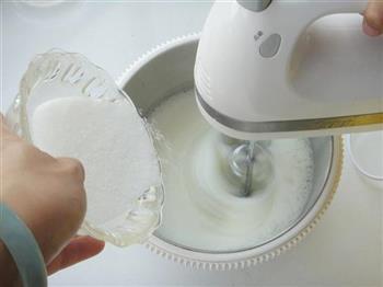 大白酸奶戚风蛋糕的做法步骤3