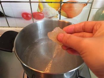 百合鸡头米甜汤的做法步骤4