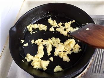 雪菜火腿蛋炒饭的做法步骤4