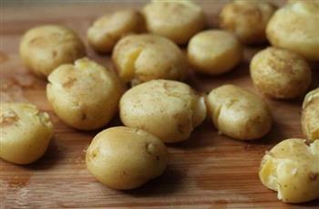 孜然烤小土豆的做法步骤2