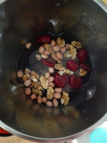 桃桃红枣花生红豆豆浆的做法步骤6