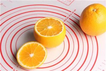 美味的甜橙蒸蛋的做法步骤1