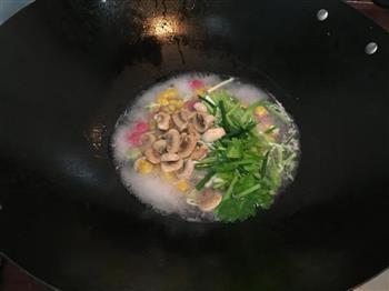 蘑菇海螺面汤的做法图解4