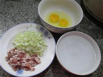 包心菜咸肉鸡蛋羹的做法步骤1
