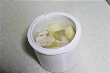 椰香浓郁的银耳梨汤的做法图解3
