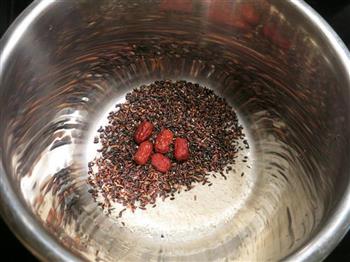 黑糯米红枣粥的做法步骤1