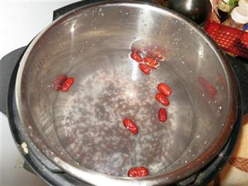 黑糯米红枣粥的做法步骤2
