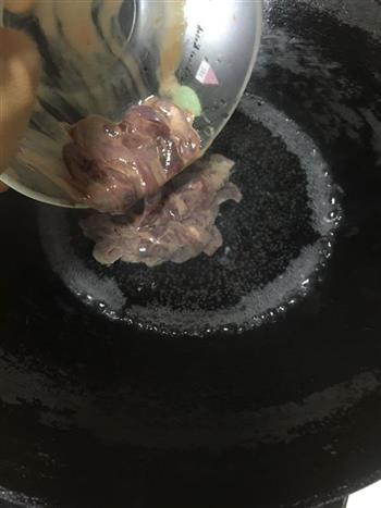胡萝卜炒猪肝的做法步骤2