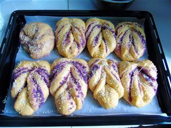 南瓜紫薯面包的做法步骤16
