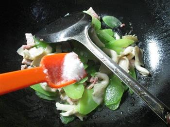 咸肉平菇炒莴笋的做法步骤5