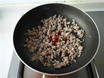 雪菜肉末炒四季豆的做法步骤5