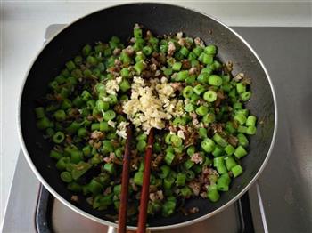 雪菜肉末炒四季豆的做法步骤8