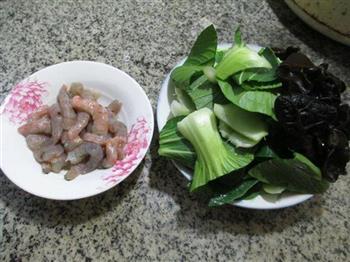 黑木耳虾仁炒青菜的做法步骤1