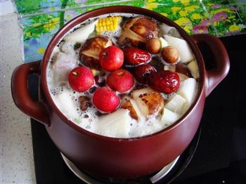 坤博砂锅炖香菇排骨汤的做法图解10