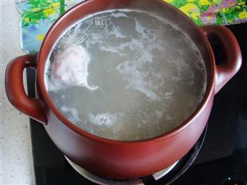 坤博砂锅炖香菇排骨汤的做法图解6
